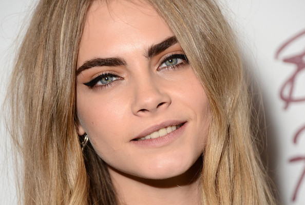 cara-delevingne-eyebrows